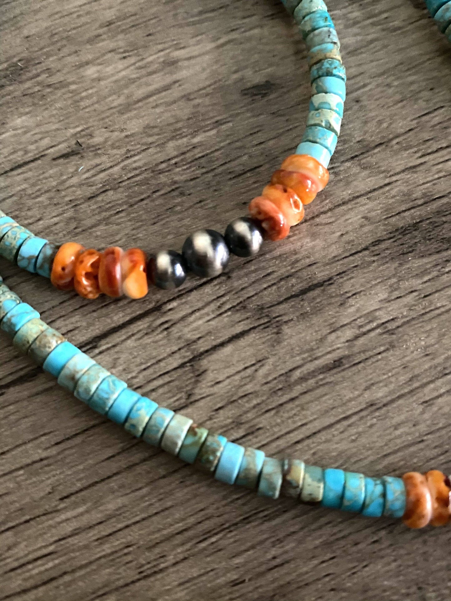 Summer choker - spiny oyster and Navajo pearls - The vibrant